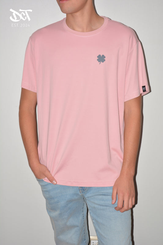 POLERA ALGODON PIMA GAMUZADA DISEÑO DELANTERO TREBOL