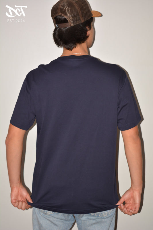 POLERA ALGODON PIMA GAMUZADA DISEÑO DELANTERO CORONA