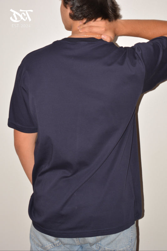 POLERA ALGODON PIMA GAMUZADA DISEÑO DELANTERO TREBOL
