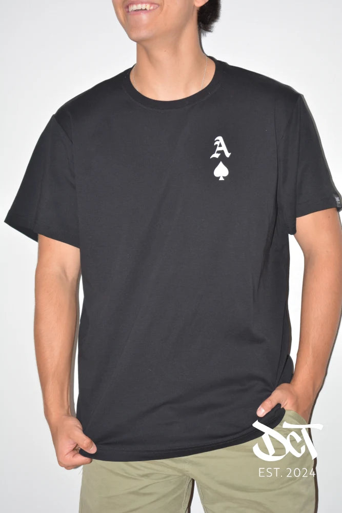 Polera Algodón Pima As de Picas Negra | dctestablished.cl