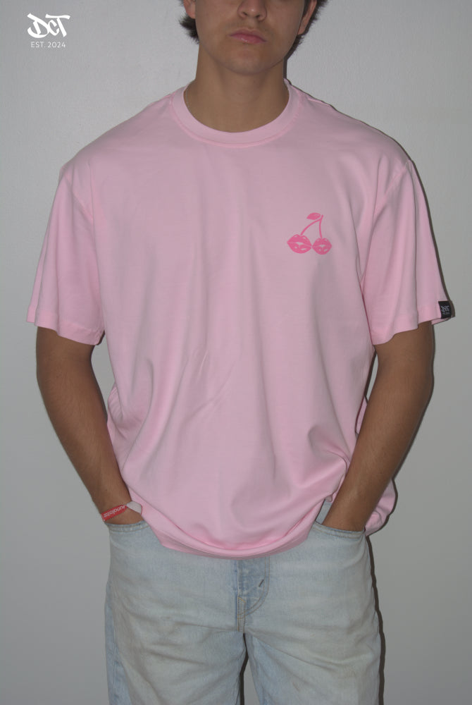Polera Algodón Pima Besos Guinda Rosada | dctestablished.cl