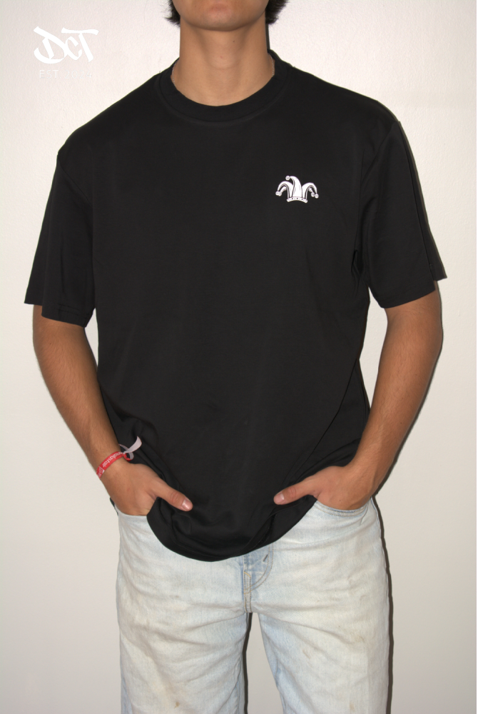 Polera Algodón Pima Joker Fan de Cartas Delantera | dctestablished.cl